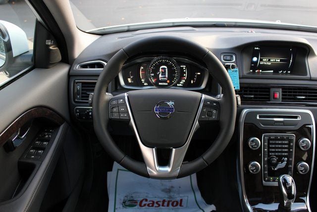 2016 Volvo XC70 T5 Platinum