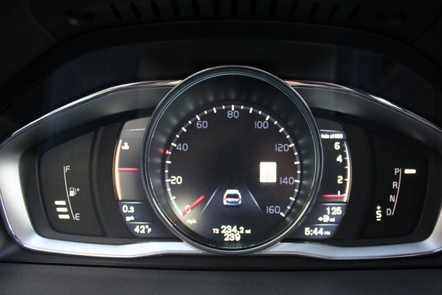 2016 Volvo XC70 T5 Platinum