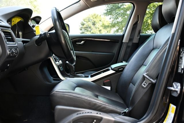 2016 Volvo XC70 T5 Platinum