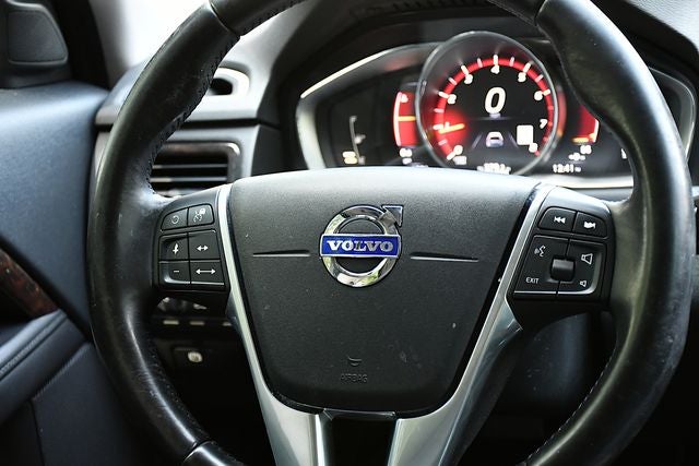 2016 Volvo XC70 T5 Platinum
