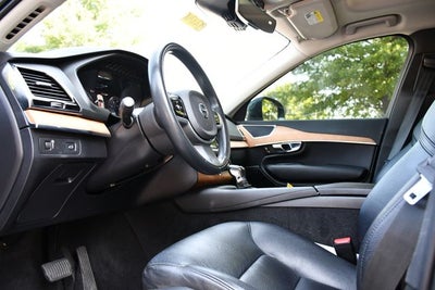 2021 Volvo XC90 T6 Momentum