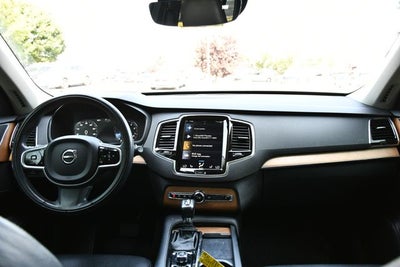2021 Volvo XC90 T6 Momentum