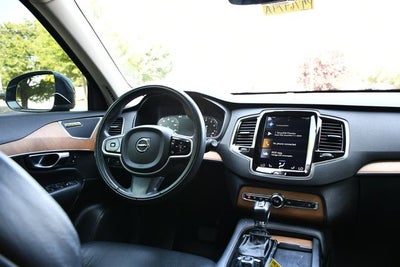 2021 Volvo XC90 T6 Momentum