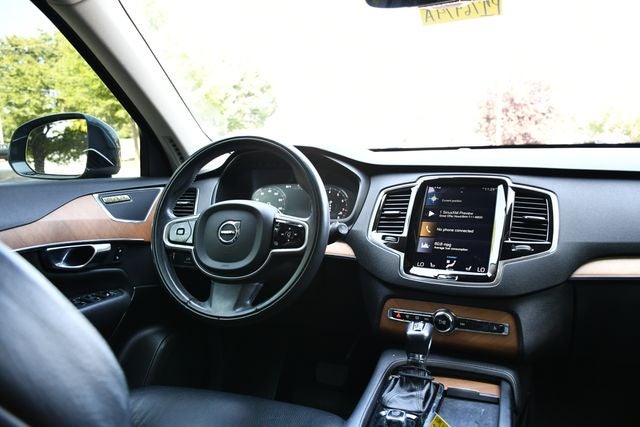 2021 Volvo XC90 T6 Momentum