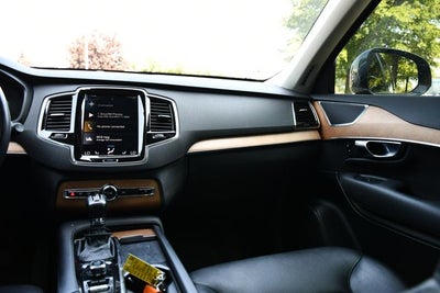 2021 Volvo XC90 T6 Momentum