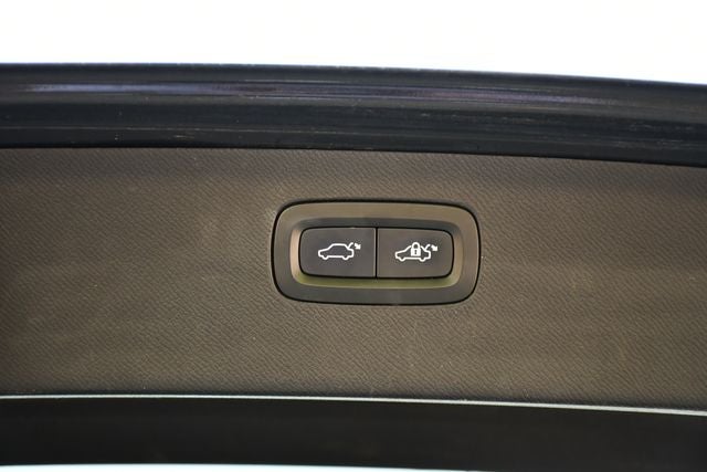 2021 Volvo XC90 T6 Momentum