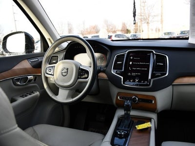 2022 Volvo XC90 T6 Momentum