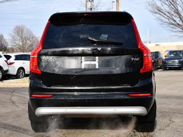 2022 Volvo XC90 T6 Momentum