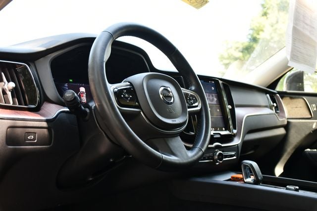 2024 Volvo XC60 B5 Plus Dark Theme