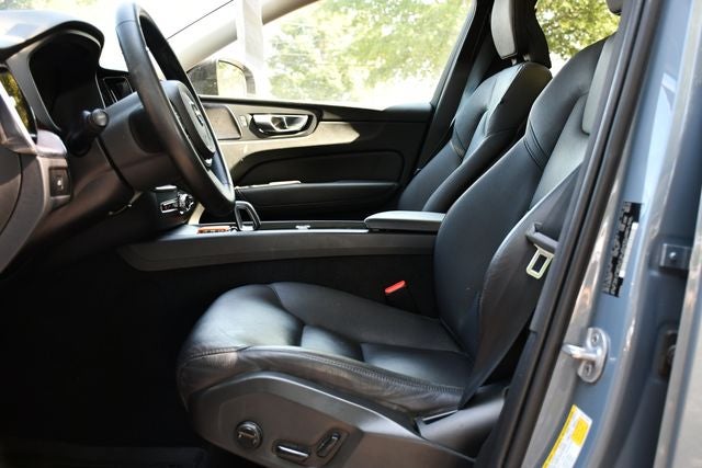 2024 Volvo XC60 B5 Plus Dark Theme