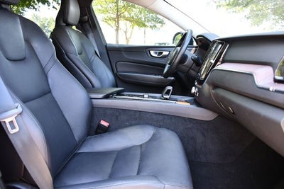 2024 Volvo XC60 B5 Plus Dark Theme