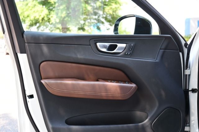2024 Volvo XC60 B5 Plus Dark Theme