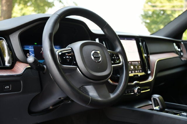 2024 Volvo XC60 B5 Plus Dark Theme
