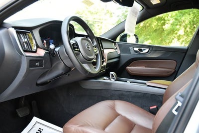 2024 Volvo XC60 B5 Plus Dark Theme