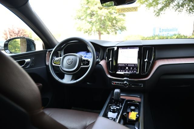 2024 Volvo XC60 B5 Plus Dark Theme