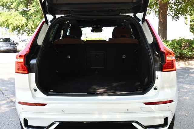 2024 Volvo XC60 B5 Plus Dark Theme