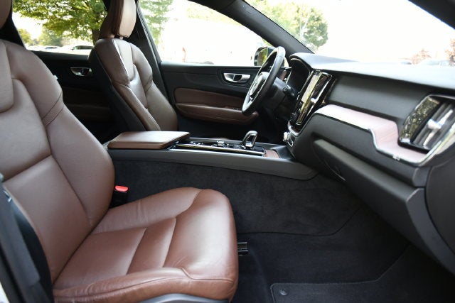 2024 Volvo XC60 B5 Plus Dark Theme