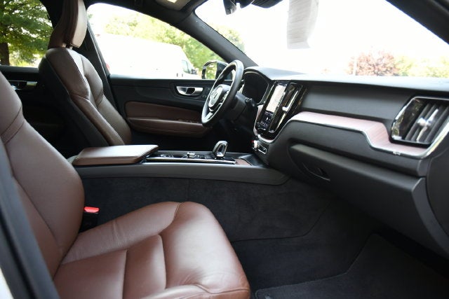 2024 Volvo XC60 B5 Plus Dark Theme