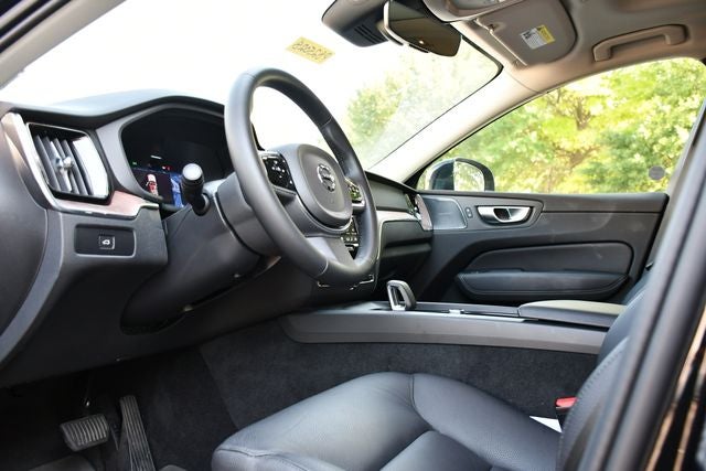 2024 Volvo XC60 B5 Plus Dark Theme