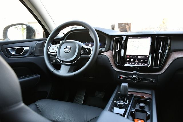 2024 Volvo XC60 B5 Plus Dark Theme