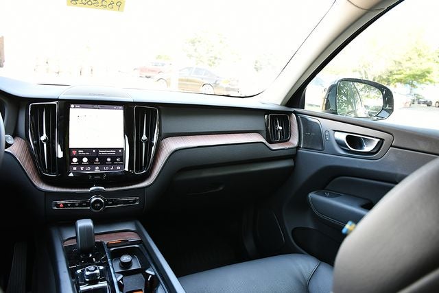 2024 Volvo XC60 B5 Plus Dark Theme