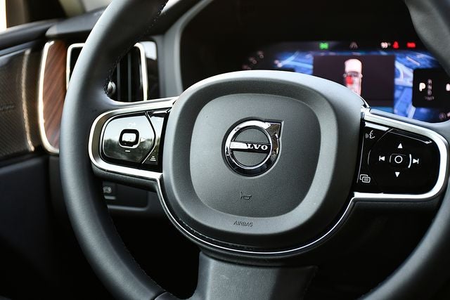 2024 Volvo XC60 B5 Plus Dark Theme