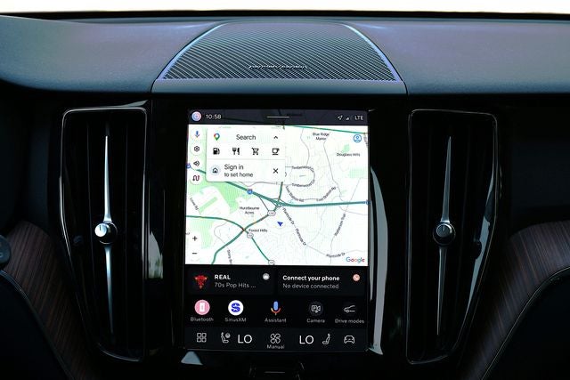 2024 Volvo XC60 B5 Plus Dark Theme