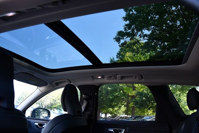 2024 Volvo XC60 B5 Plus Dark Theme