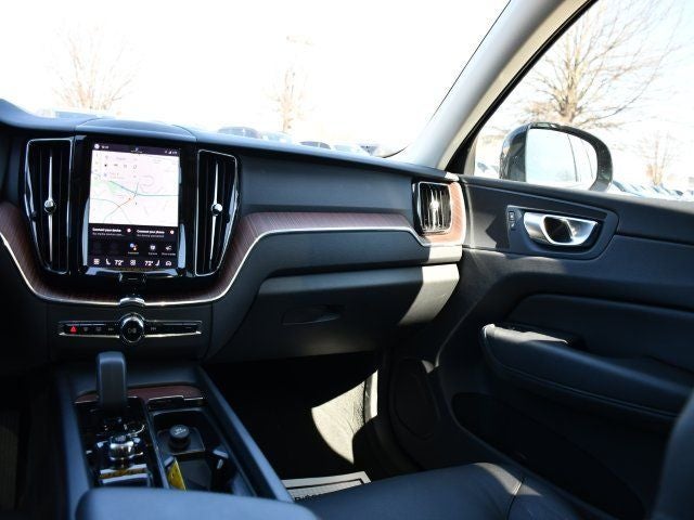 2024 Volvo XC60 B5 Plus Dark Theme