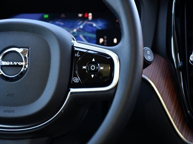 2024 Volvo XC60 B5 Plus Dark Theme