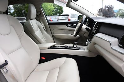 2024 Volvo XC60 B5 Plus Dark Theme