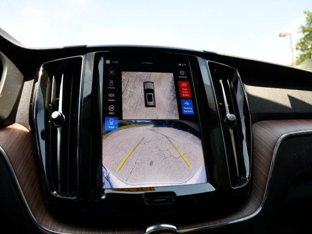 2024 Volvo XC60 B5 Plus Dark Theme