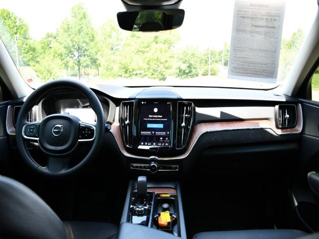 2024 Volvo XC60 B5 Plus Dark Theme