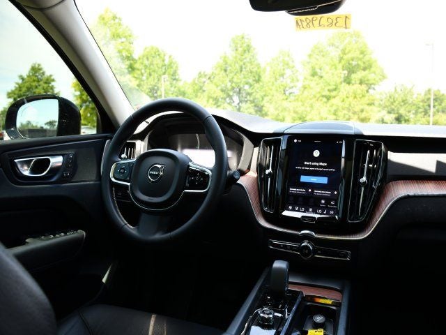 2024 Volvo XC60 B5 Plus Dark Theme