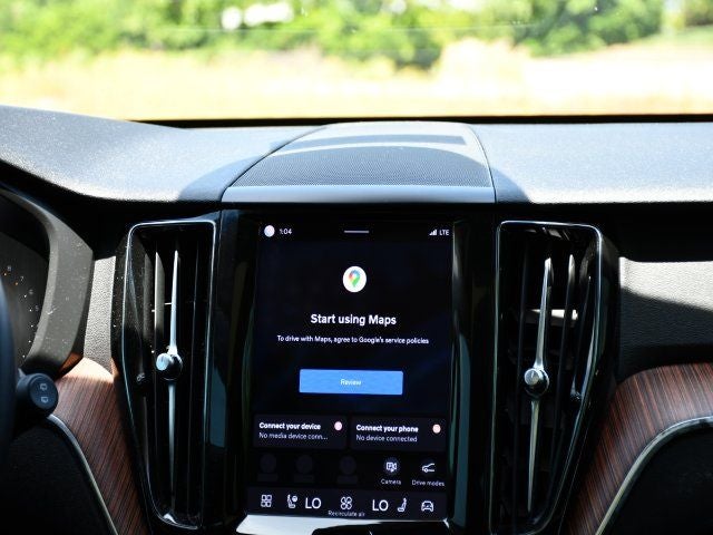 2024 Volvo XC60 B5 Plus Dark Theme