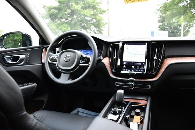 2024 Volvo XC60 B5 Plus Dark Theme