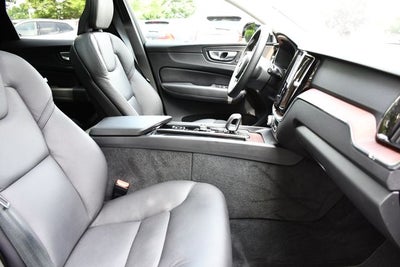 2024 Volvo XC60 B5 Plus Dark Theme