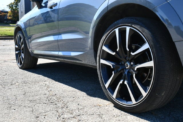 2024 Volvo XC60 B5 Ultimate Dark Theme