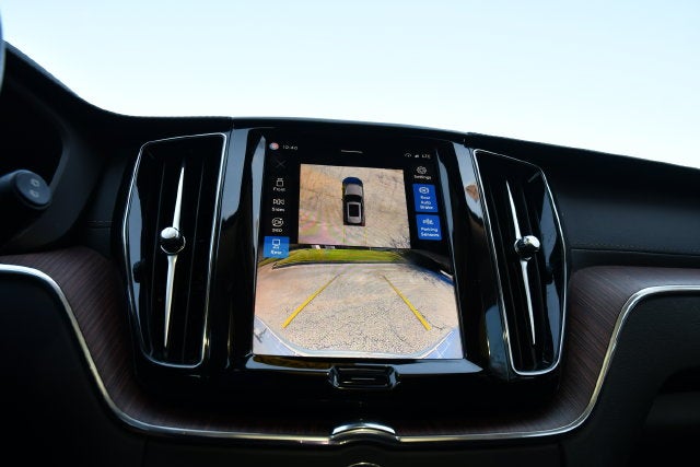 2024 Volvo XC60 B5 Ultimate Dark Theme