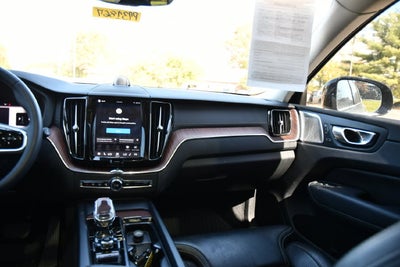 2024 Volvo XC60 B5 Ultimate Dark Theme