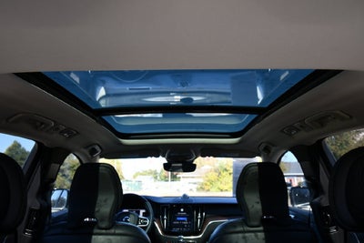 2024 Volvo XC60 B5 Ultimate Dark Theme
