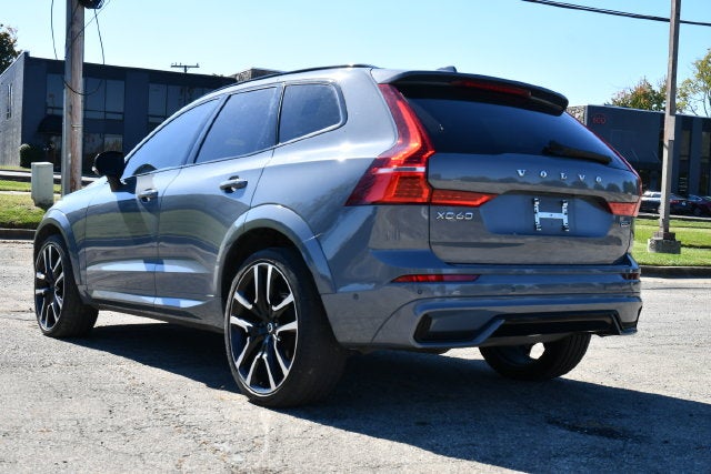 2024 Volvo XC60 B5 Ultimate Dark Theme