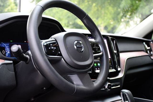 2023 Volvo XC60 B5 Plus Dark Theme