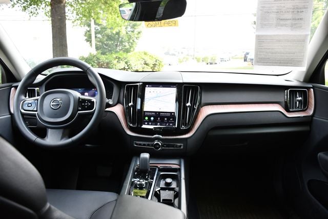 2023 Volvo XC60 B5 Plus Dark Theme