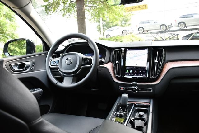 2023 Volvo XC60 B5 Plus Dark Theme