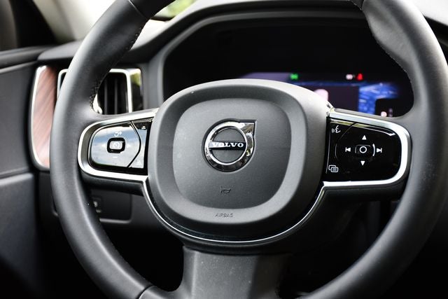 2023 Volvo XC60 B5 Plus Dark Theme