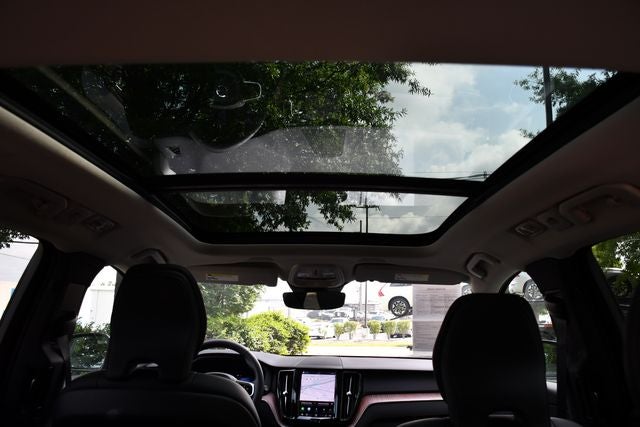 2023 Volvo XC60 B5 Plus Dark Theme