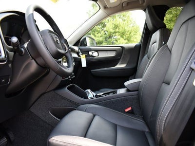 2025 Volvo XC40 B5 Plus Dark Theme