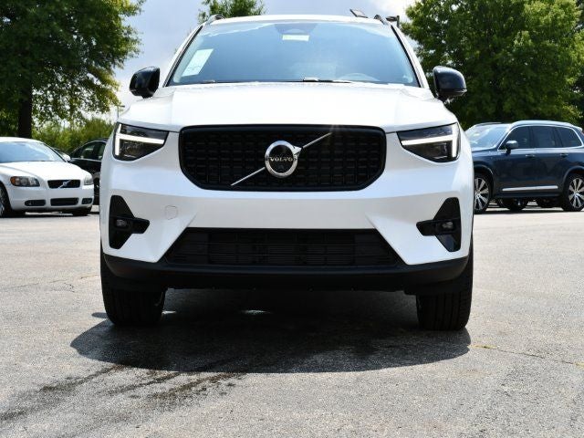 2025 Volvo XC40 B5 Plus Dark Theme