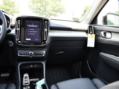 2025 Volvo XC40 B5 Plus Dark Theme